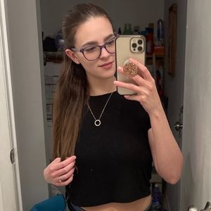 Meet your Posher, Caitlin